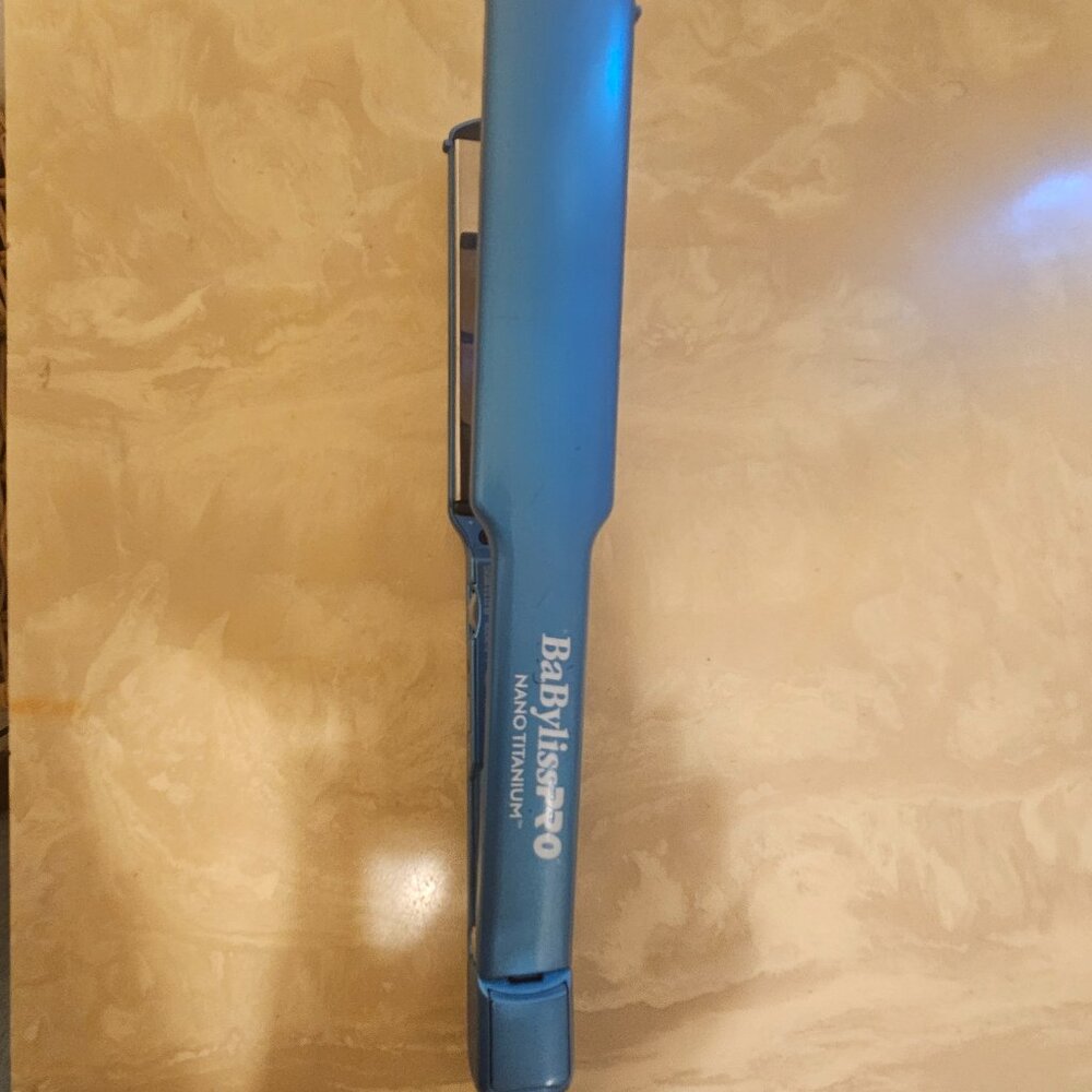 Babyliss Pro Nano Titanium Hair Straightener 1.5 inch plate